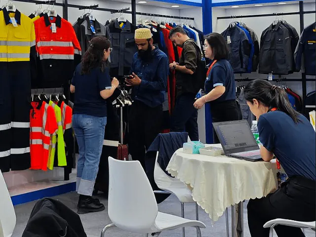 middle-eastern-customers-come-to-the-factory