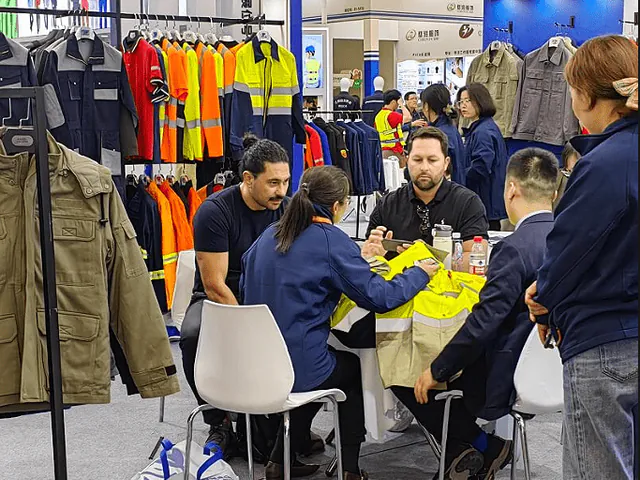 South-African-customers-come-to-Haiyuan-factory