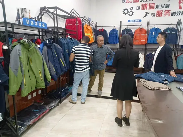 Customers from Türkiye come to the factory