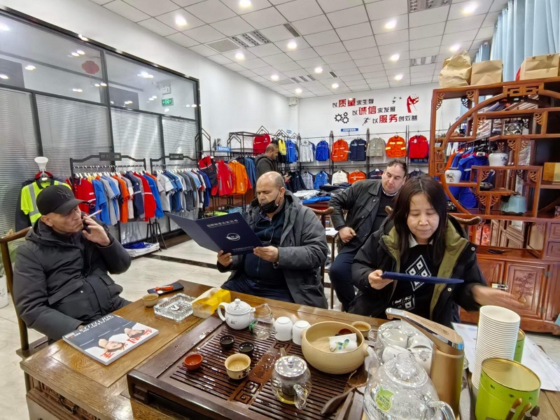 Pakistani customers come to the factory