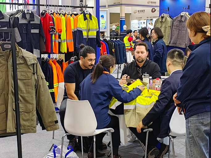 How to control costs when purchasing work clothes in China